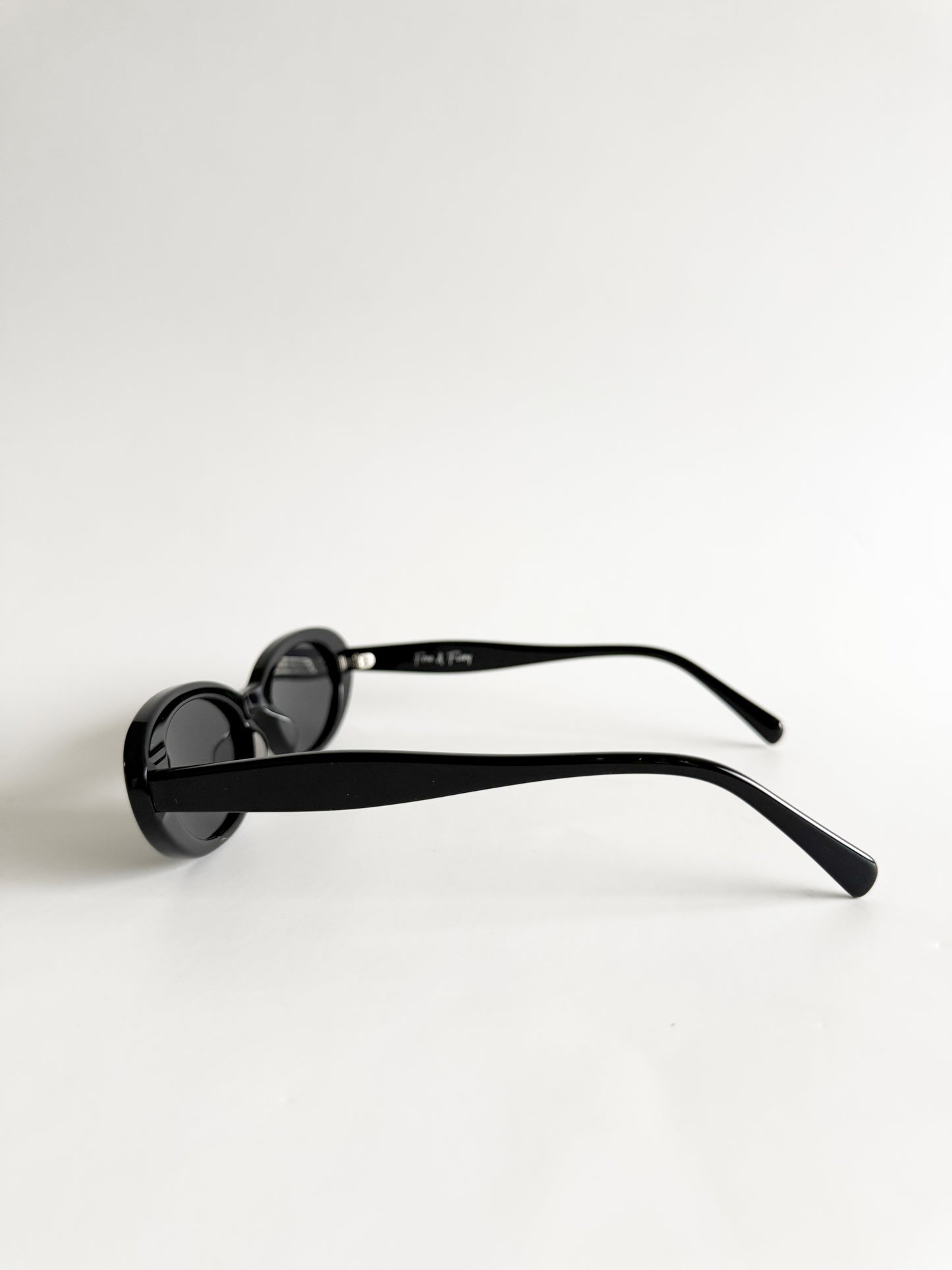 IT GIRL Frames