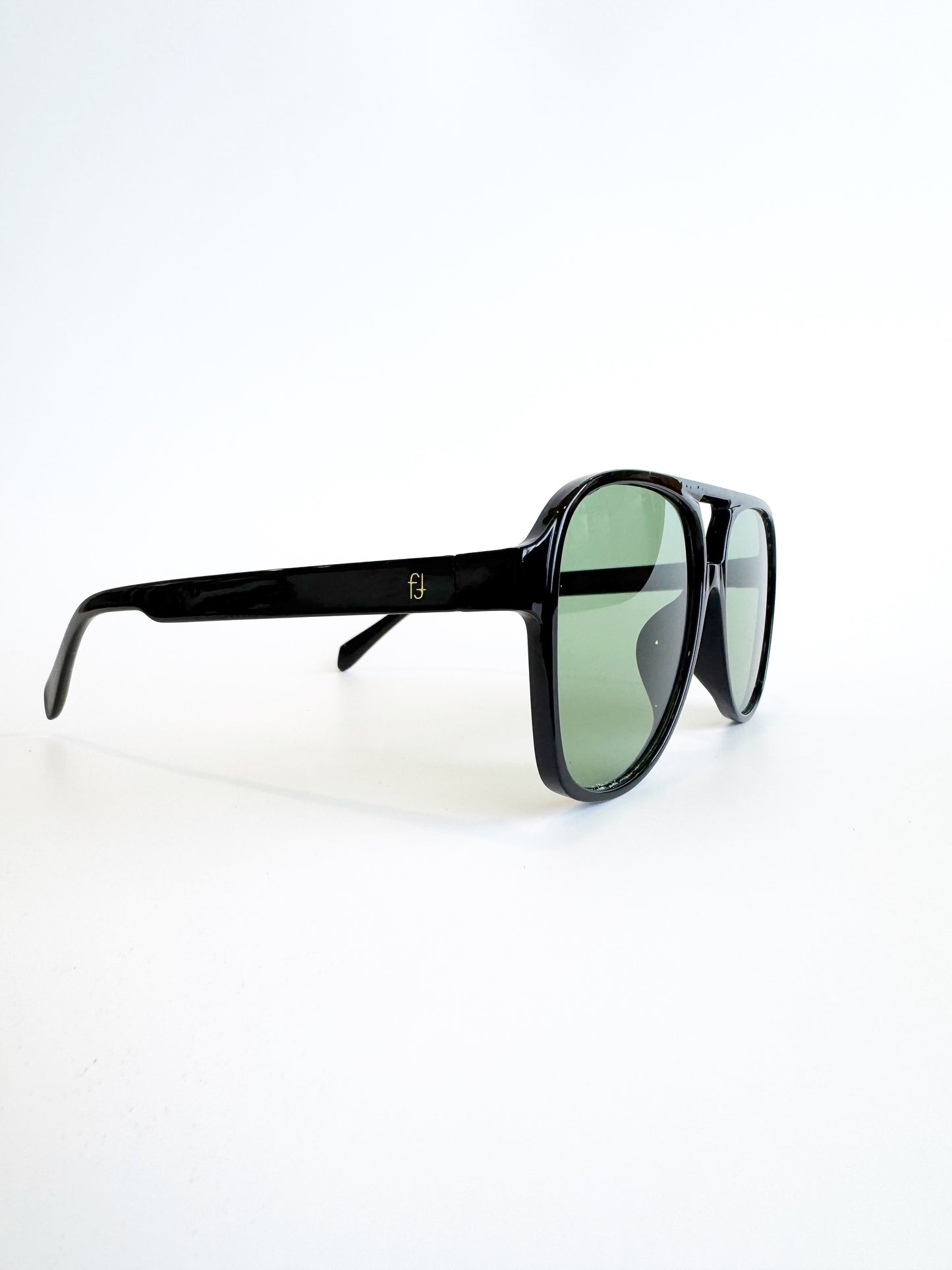 The visionary-green  image 1